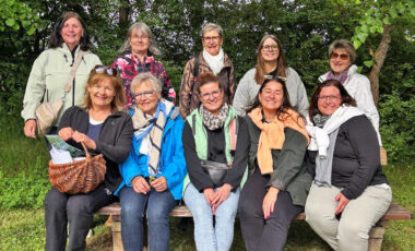 Bild zum Beitrag: Wilde Kräuter, große Wirkung – Frauen-Union Lauf erkundet die „Apotheke vor der Haustür“