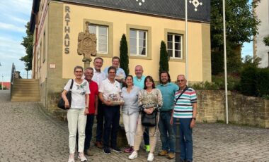Bild zum Beitrag: CSU-Delegation aus Lauf informiert sich im Bioenergiedorf Großbardorf – Impulse für regionale Energiewende