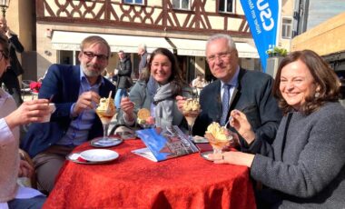 Bild zum Beitrag: Starker Rückenwind für Nina Bezold – Innenminister Joachim Herrmann wirbt in Lauf für Politik aus einem Guss
