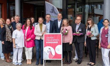 Bild zum Beitrag: Starkes Signal für die Geburtshilfe vor Ort: Zweiter Laufer Frauenpreis KUNIGUNDE verliehen